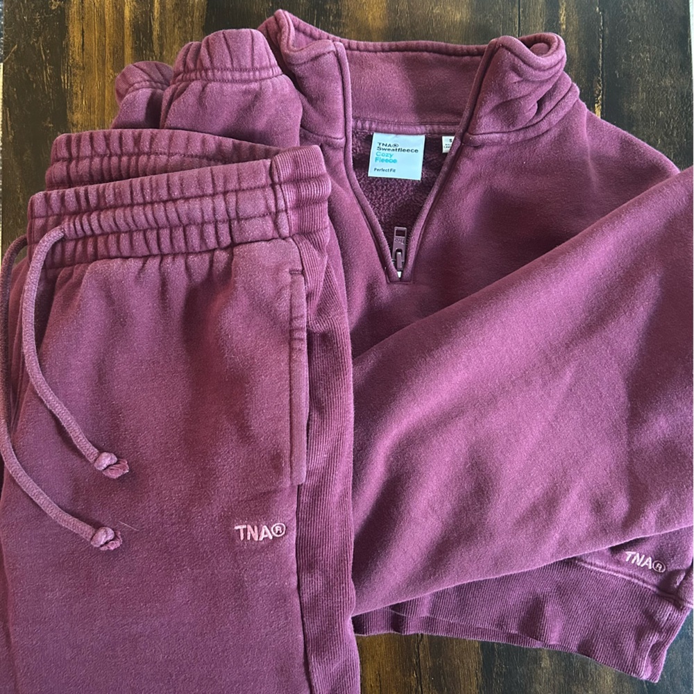 Aritzia TNA Sweat Set - Burgundy
